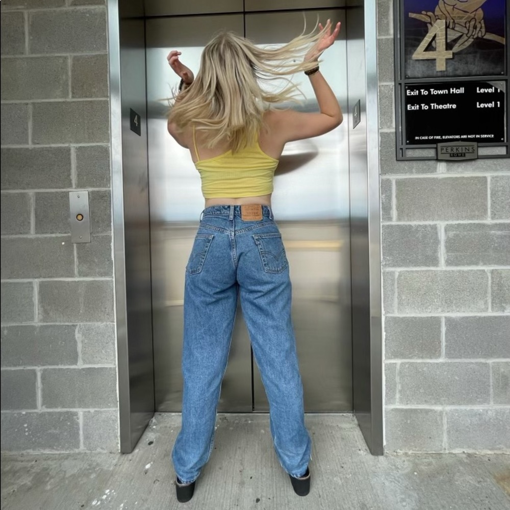 Vintage 90s Levi’s loose fit wide leg 565 W31 L32 jeans